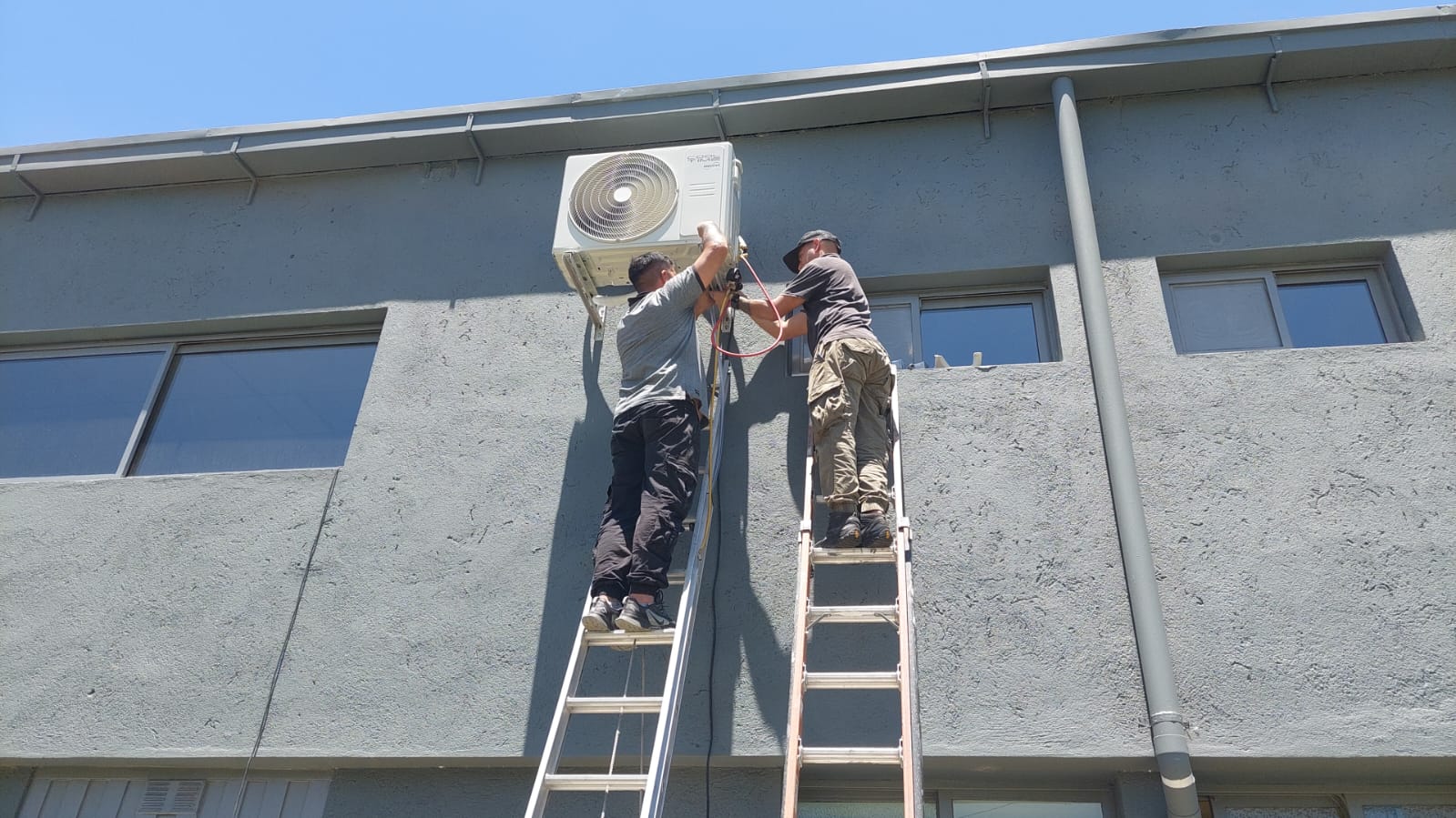 Equipo de Brother Climatix trabajando en climatización